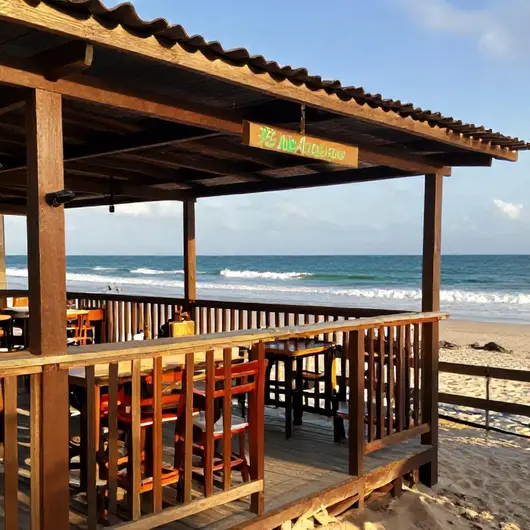 Pé na Areia Bar: O Destino Perfeito à Beira-Mar